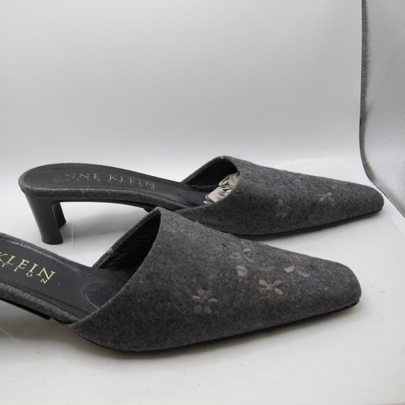 Anne Klein Collection gray wool wedge with floral pattern 8.5AA - Picture 1 of 7
